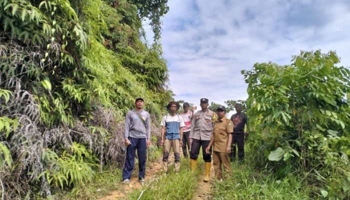 Dorong Penyelesaian Sengketa Secara Kekeluargaan, Bhabinkamtibmas Desa Tasokko Dampingi Pengukuran Lahan
