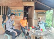 Bhabinkamtibmas Desa Saloadak Pererat Silaturahmi, Berikan Pesan Kamtibmas
