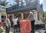 Polri Bawa Air, Warga Paraili Sambut Harapan di Tengah Kekeringan