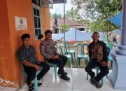 Bhabinkamtibmas Ketuk Pintu Warga, Jaga Salugatta Tetap Aman dan Kondusif