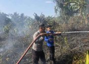 Lahan Warga Terbakar di Tobadak, Bhabinkamtibmas Gerak Cepat Datangi TKP