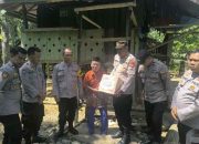 Sembako Dibawa Langsung Ke Rumah Warga, Satbinmas Polres Mamuju Tengah Hadir Ringankan Beban