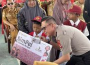Kapolres Mamuju Tengah Hadiri Penyerahan Beasiswa, Tegaskan Pendidikan Adalah Tanggung Jawab Etis Bersama
