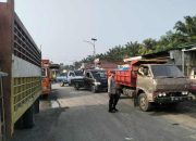 Bhabinkamtibmas Tasokko Turun Langsung Atur Lalu Lintas