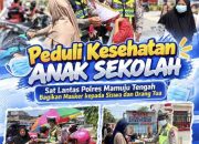 Sat Lantas Polres Mamuju Tengah Bagikan Masker kepada Siswa dan Orang Tua