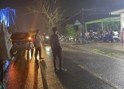 Bhabinkamtibmas Polsek Karossa Turun Langsung Atur Lalu Lintas