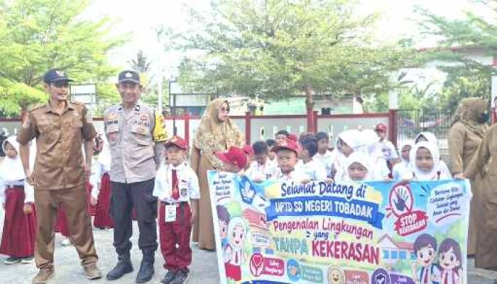 Bhabinkamtibmas Polsek Tobadak Jadi Pembina Upacara dan Edukasi Pelajar